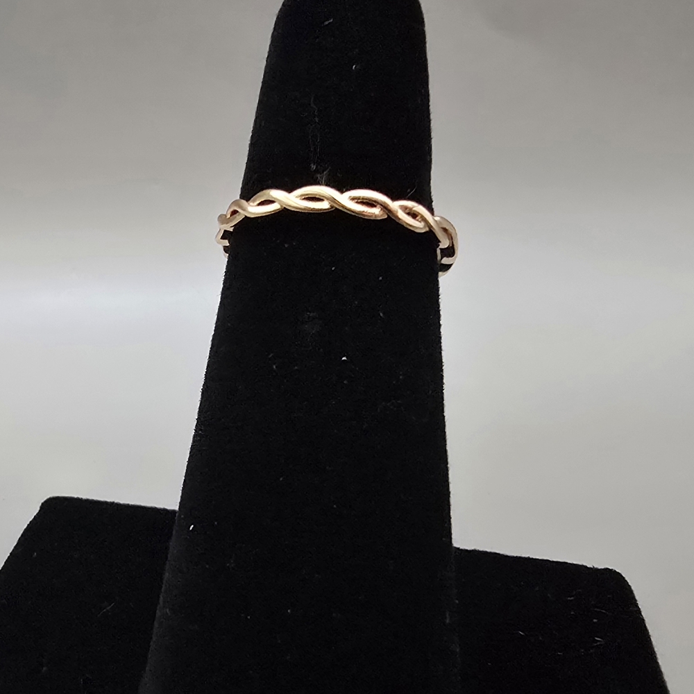 Ring Womans Size 8 Elegant Gold-Tone Braided Ring 18k Gold Over Brass